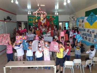 NÃºcleo Feminino Coprossel e CEMEI Sementinha do Saber levam alegria no Natal das CrianÃ§as da Escola